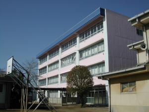 北本市本宿戸建の中学校画像