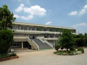 上尾市大字小敷谷売地の小学校画像