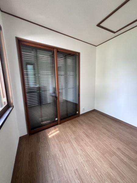 小敷谷中古戸建の洋室画像