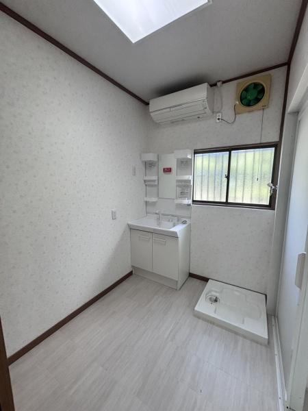 小敷谷中古戸建の洗面台・洗面所画像