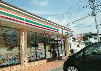 鴻巣市緑町中古戸建のコンビニ画像