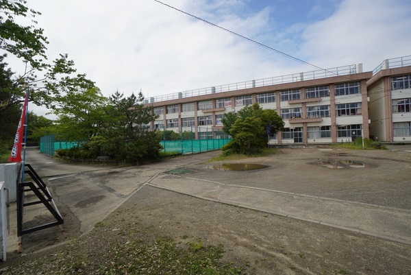 利府町神谷沢５期１号棟の小学校画像