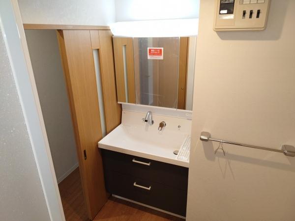 生駒市俵口町のマンションの洗面台・洗面所画像