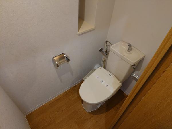生駒市俵口町のマンションのトイレ画像