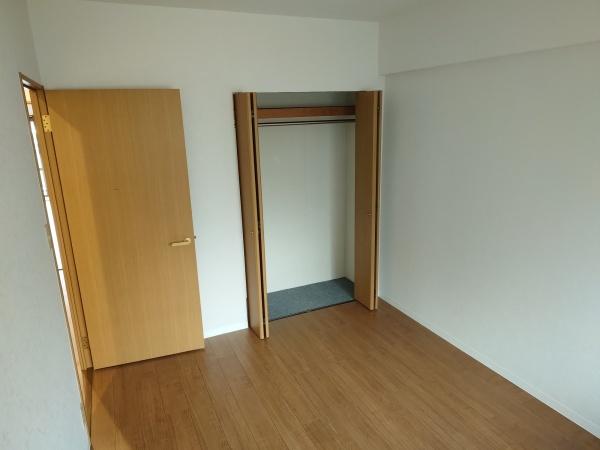 生駒市俵口町のマンションの洋室画像