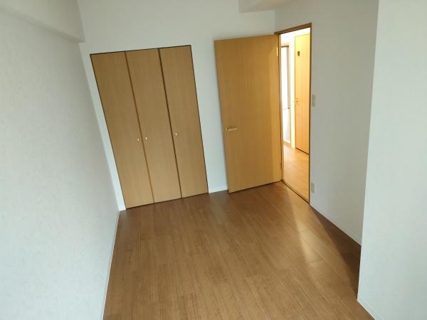 生駒市俵口町のマンションの洋室画像