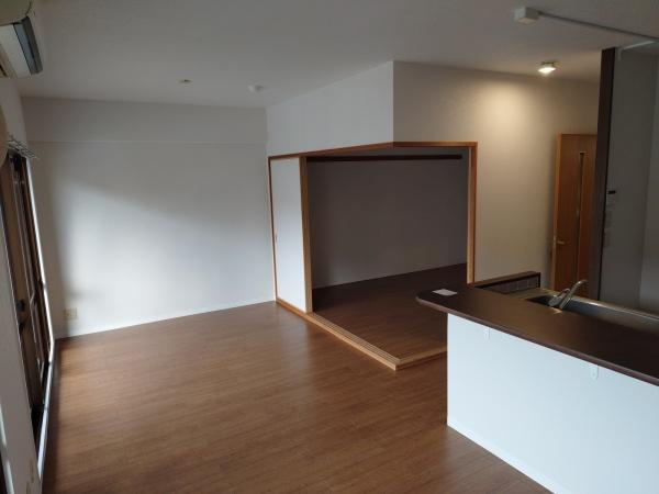 生駒市俵口町のマンションのリビング画像