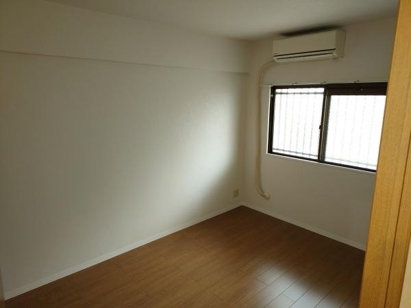 生駒市俵口町のマンションの洋室画像