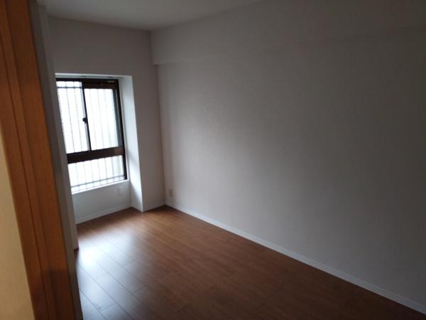 生駒市俵口町のマンションの洋室画像