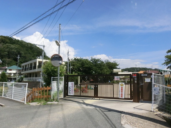 リーベスト東生駒の幼稚園・保育園画像