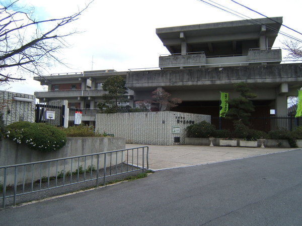 リーベスト東生駒の小学校画像
