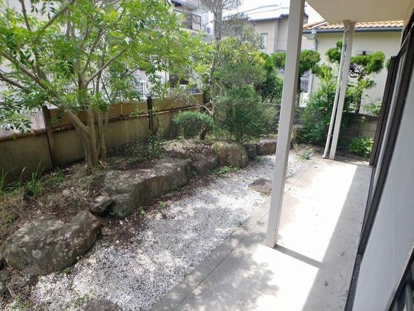 生駒市生駒台南の貸家の庭画像