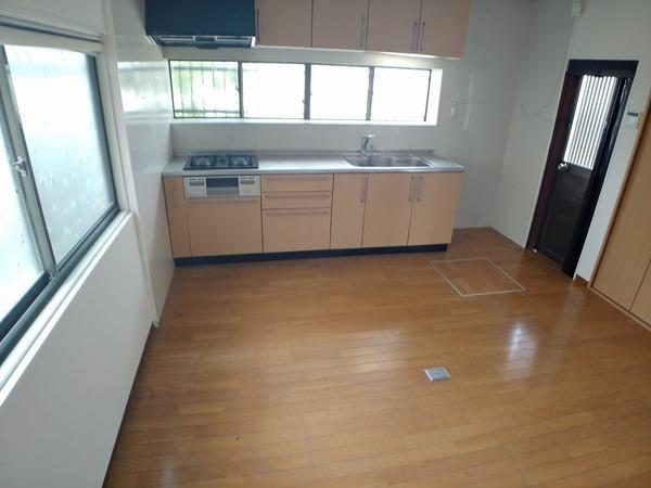 生駒市生駒台南の貸家のリビング画像