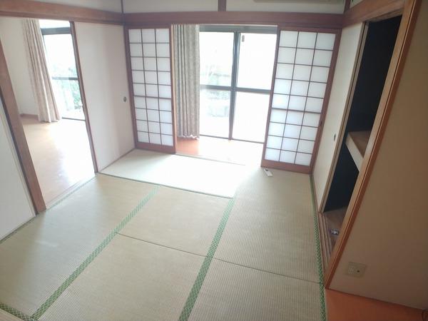 生駒市生駒台南の貸家の和室画像