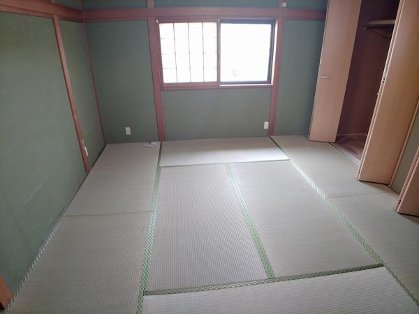 生駒市生駒台南の貸家の和室画像