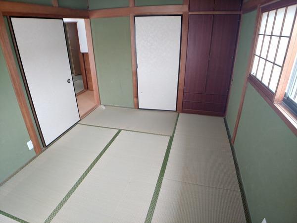 生駒市生駒台南の貸家の和室画像