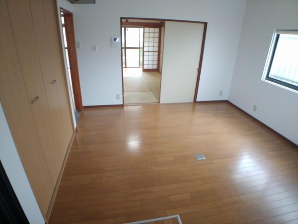 生駒市生駒台南の貸家のリビング画像