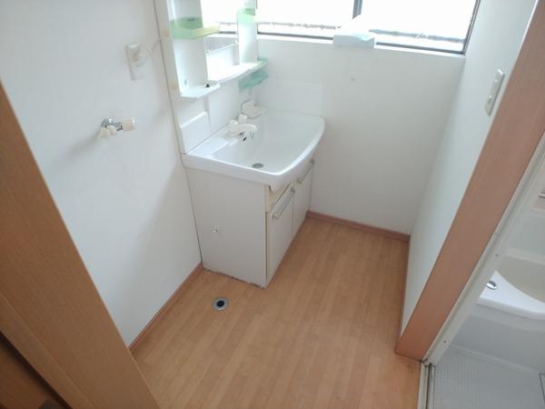 生駒市生駒台南の貸家の洗面台・洗面所画像