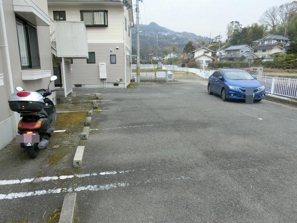 スターシャルム壱番館の駐車場画像