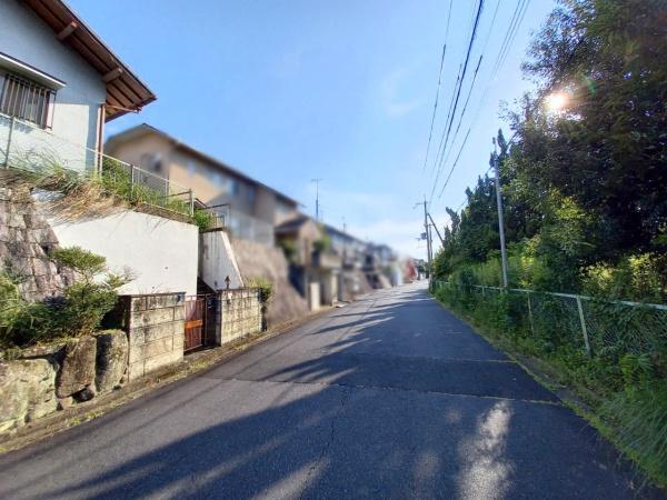 奈良市中山町西3丁目　売土地の前面道路含む現地写真画像