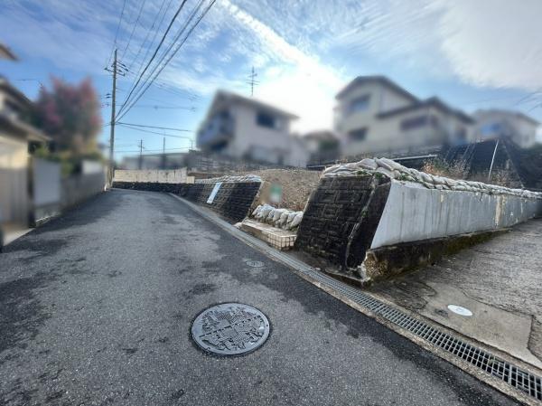 生駒市西松ケ丘　売土地の前面道路含む現地写真画像
