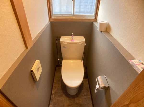 生駒市壱分町　中古一戸建のトイレ画像