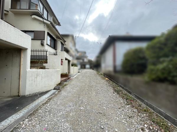 奈良市敷島町2丁目中古一戸建の前面道路含む現地写真画像