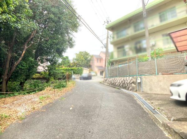 生駒市辻町　中古一戸建の前面道路含む現地写真画像
