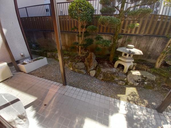 生駒市東生駒月見町　中古一戸建の庭画像