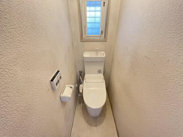生駒市辻町　中古一戸建のトイレ画像