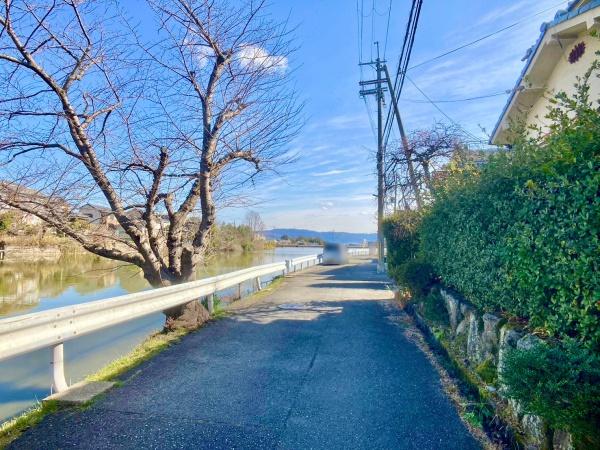 奈良市敷島町１丁目の中古一戸建の前面道路含む現地写真画像
