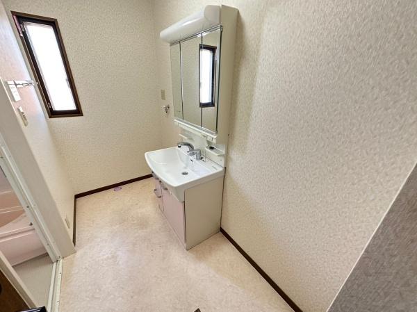生駒市桜ケ丘の中古一戸建の洗面台・洗面所画像