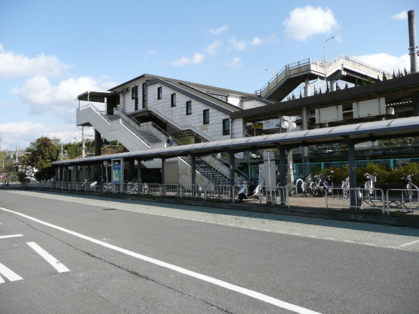 奈良市左京２丁目の中古一戸建の駅画像