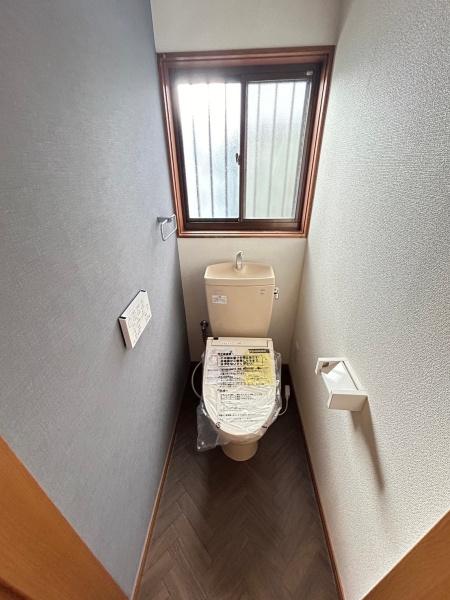 生駒市緑ヶ丘　中古戸建のトイレ画像