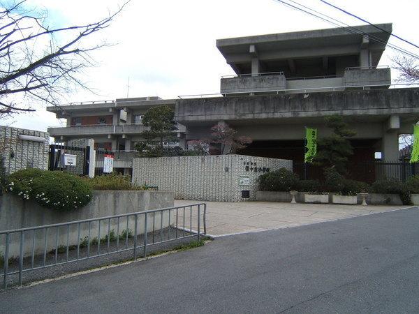 イトーピア生駒ファインコートA棟の小学校画像