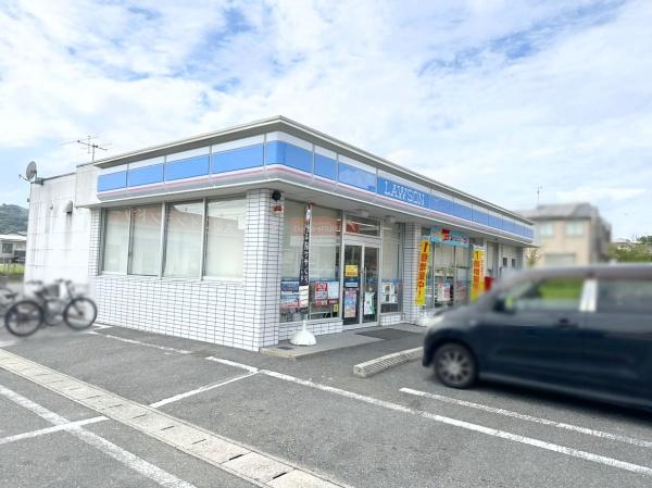 平群町大字梨本　中古一戸建のコンビニ画像