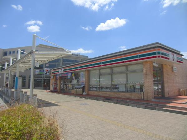 生駒市あすか野北3丁目中古一戸建のコンビニ画像