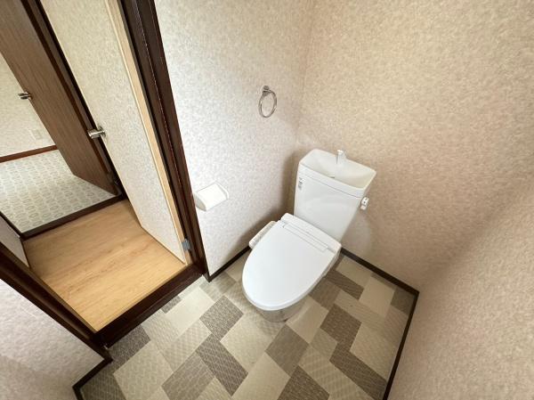 生駒市松美台の中古一戸建のトイレ画像
