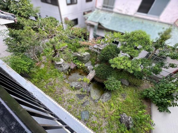 生駒市松美台の中古一戸建の庭画像