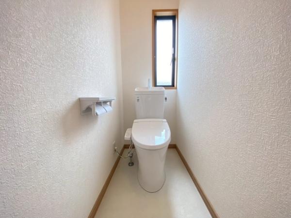 生駒市小明町の中古一戸建のトイレ画像