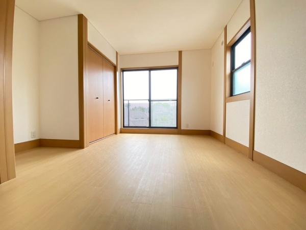 生駒市小明町の中古一戸建の洋室画像