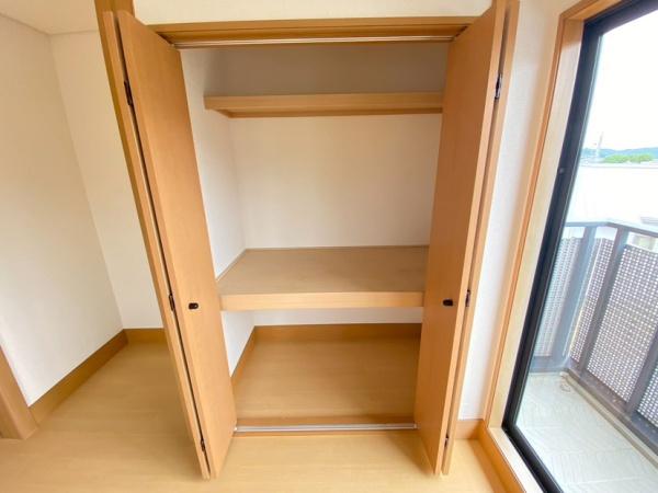 生駒市小明町の中古一戸建の収納画像