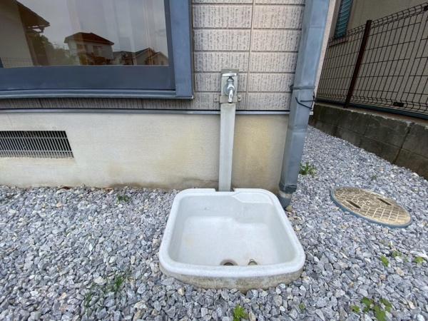 生駒市小明町の中古一戸建の庭画像