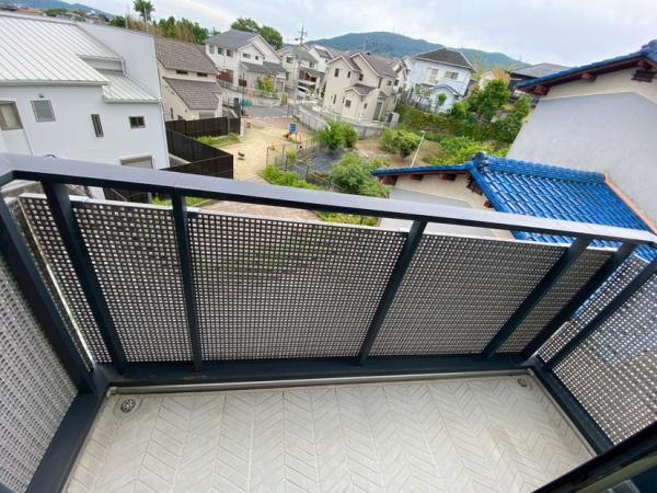 生駒市小明町の中古一戸建のバルコニー画像