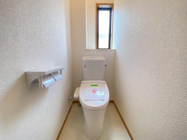 生駒市小明町の中古一戸建のトイレ画像