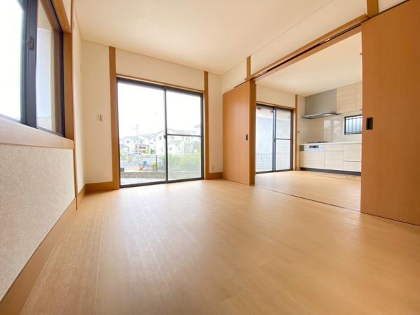 生駒市小明町の中古一戸建のリビング画像