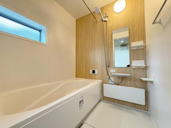 奈良市富雄北３丁目の新築一戸建のバス画像