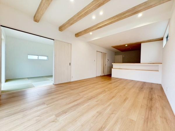 奈良市富雄北３丁目の新築一戸建のリビング画像