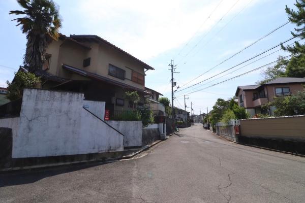 奈良市秋篠三和町２丁目の土地の前面道路含む現地写真画像