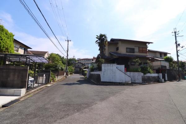 奈良市秋篠三和町２丁目の土地の前面道路含む現地写真画像